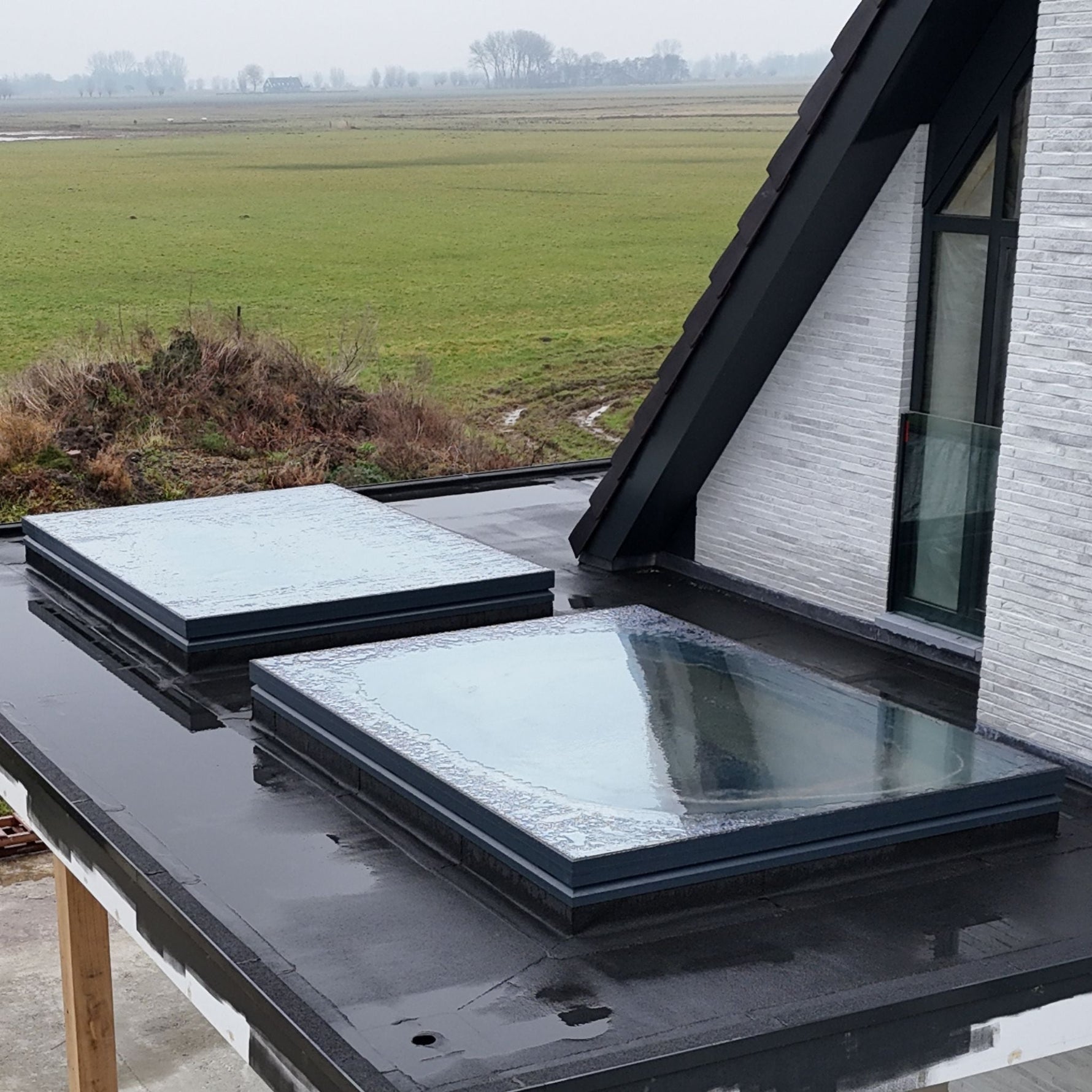 Fenêtre de toit à ouverture électrique de 100 x 150 cm